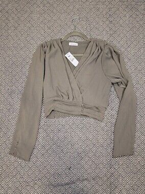 YaYa & Co. NWT Sage Green Crinkle Blouse Medium Cropped, Ruched Sleeves, Smocked